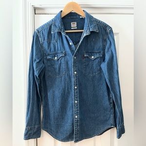 Levi’s Classic western denim shirt in red cast dark wash with pearl snaps